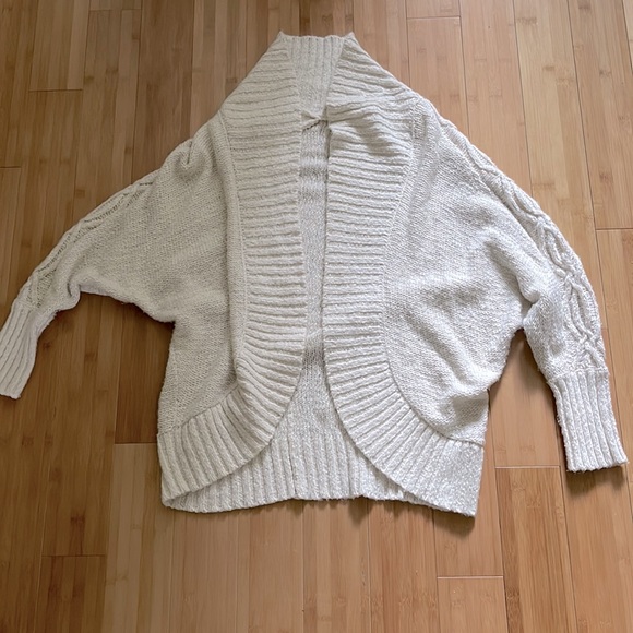 AERIE cream sweater. Size M - Picture 2 of 3
